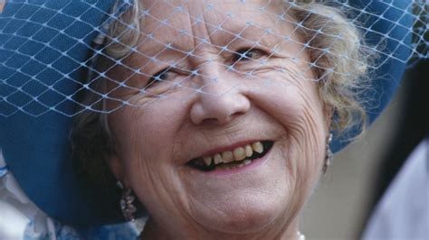 camilla teeth|The Real Reason This Royals Teeth Were So Bad, According To。